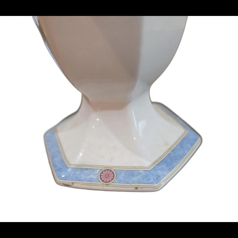 Wedgwood bone china flower vase, Sarah design, made in England‎